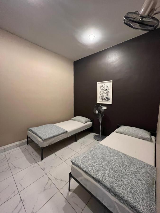 Theatbas Homestay 17 In Seri Iskandar Perak 3 Bedroom Bota Екстер'єр фото